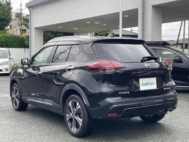 日産 キックス X 熊本県 2020(令2)年 6.4万km ピュアブラック ワンオーナー/純正ナビ（MM319D-L）/【フルセグTV/Bluetooth/CD/DVD/USB】/アラウンドビューモニター/デジタルインナーミラー/プロパイロットパーキングサポート/追従クルーズコントロール/衝突軽減システム/エマージェンシーブレーキ/コーナーセンサー/車線逸脱警報システム/ブレーキホールド/シートヒーター/ハンドルヒーター/ウィンカーミラー/オートライトLED/オートマチックハイビーム/フォグランプ/ステアリングスイッチ/ハーフレザーシート黒/革巻きステアリング/ドライブレコーダー/ETC/スマートキー/プッシュスタート/純正フロアマット/横滑り防止装置/盗難防止装置/保証書/取扱説明書