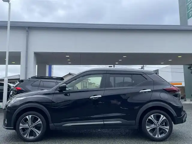 日産 キックス X 熊本県 2020(令2)年 6.4万km ピュアブラック ワンオーナー/純正ナビ（MM319D-L）/【フルセグTV/Bluetooth/CD/DVD/USB】/アラウンドビューモニター/デジタルインナーミラー/プロパイロットパーキングサポート/追従クルーズコントロール/衝突軽減システム/エマージェンシーブレーキ/コーナーセンサー/車線逸脱警報システム/ブレーキホールド/シートヒーター/ハンドルヒーター/ウィンカーミラー/オートライトLED/オートマチックハイビーム/フォグランプ/ステアリングスイッチ/ハーフレザーシート黒/革巻きステアリング/ドライブレコーダー/ETC/スマートキー/プッシュスタート/純正フロアマット/横滑り防止装置/盗難防止装置/保証書/取扱説明書