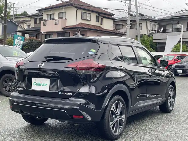 日産 キックス X 熊本県 2020(令2)年 6.4万km ピュアブラック ワンオーナー/純正ナビ（MM319D-L）/【フルセグTV/Bluetooth/CD/DVD/USB】/アラウンドビューモニター/デジタルインナーミラー/プロパイロットパーキングサポート/追従クルーズコントロール/衝突軽減システム/エマージェンシーブレーキ/コーナーセンサー/車線逸脱警報システム/ブレーキホールド/シートヒーター/ハンドルヒーター/ウィンカーミラー/オートライトLED/オートマチックハイビーム/フォグランプ/ステアリングスイッチ/ハーフレザーシート黒/革巻きステアリング/ドライブレコーダー/ETC/スマートキー/プッシュスタート/純正フロアマット/横滑り防止装置/盗難防止装置/保証書/取扱説明書