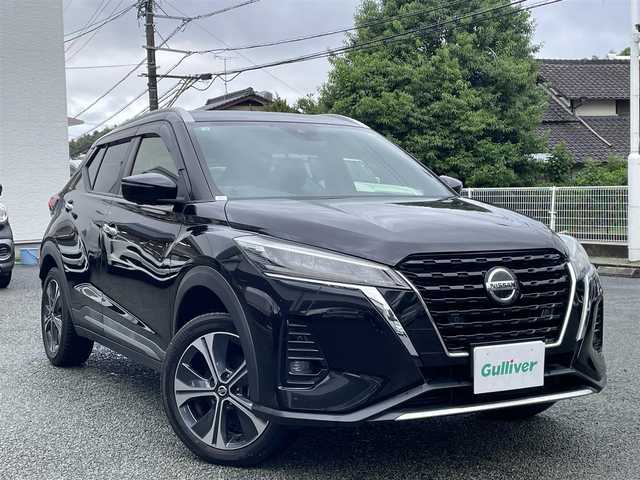 日産 キックス X 熊本県 2020(令2)年 6.4万km ピュアブラック ワンオーナー/純正ナビ（MM319D-L）/【フルセグTV/Bluetooth/CD/DVD/USB】/アラウンドビューモニター/デジタルインナーミラー/プロパイロットパーキングサポート/追従クルーズコントロール/衝突軽減システム/エマージェンシーブレーキ/コーナーセンサー/車線逸脱警報システム/ブレーキホールド/シートヒーター/ハンドルヒーター/ウィンカーミラー/オートライトLED/オートマチックハイビーム/フォグランプ/ステアリングスイッチ/ハーフレザーシート黒/革巻きステアリング/ドライブレコーダー/ETC/スマートキー/プッシュスタート/純正フロアマット/横滑り防止装置/盗難防止装置/保証書/取扱説明書
