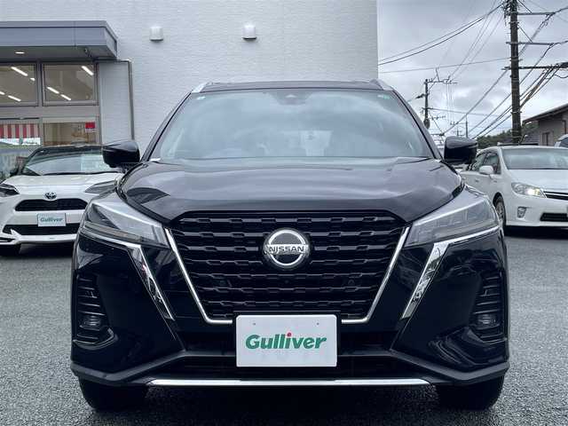 日産 キックス X 熊本県 2020(令2)年 6.4万km ピュアブラック ワンオーナー/純正ナビ（MM319D-L）/【フルセグTV/Bluetooth/CD/DVD/USB】/アラウンドビューモニター/デジタルインナーミラー/プロパイロットパーキングサポート/追従クルーズコントロール/衝突軽減システム/エマージェンシーブレーキ/コーナーセンサー/車線逸脱警報システム/ブレーキホールド/シートヒーター/ハンドルヒーター/ウィンカーミラー/オートライトLED/オートマチックハイビーム/フォグランプ/ステアリングスイッチ/ハーフレザーシート黒/革巻きステアリング/ドライブレコーダー/ETC/スマートキー/プッシュスタート/純正フロアマット/横滑り防止装置/盗難防止装置/保証書/取扱説明書