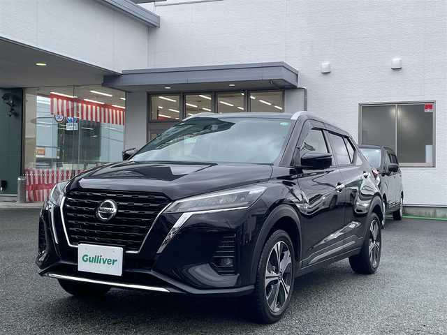 日産 キックス X 熊本県 2020(令2)年 6.4万km ピュアブラック ワンオーナー/純正ナビ（MM319D-L）/【フルセグTV/Bluetooth/CD/DVD/USB】/アラウンドビューモニター/デジタルインナーミラー/プロパイロットパーキングサポート/追従クルーズコントロール/衝突軽減システム/エマージェンシーブレーキ/コーナーセンサー/車線逸脱警報システム/ブレーキホールド/シートヒーター/ハンドルヒーター/ウィンカーミラー/オートライトLED/オートマチックハイビーム/フォグランプ/ステアリングスイッチ/ハーフレザーシート黒/革巻きステアリング/ドライブレコーダー/ETC/スマートキー/プッシュスタート/純正フロアマット/横滑り防止装置/盗難防止装置/保証書/取扱説明書