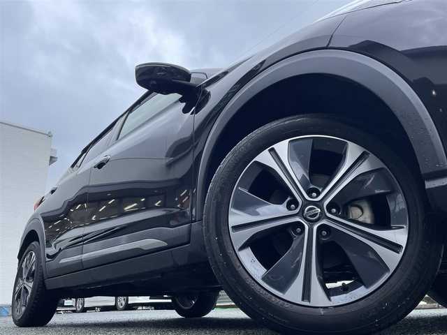 日産 キックス X 熊本県 2020(令2)年 6.4万km ピュアブラック ワンオーナー/純正ナビ（MM319D-L）/【フルセグTV/Bluetooth/CD/DVD/USB】/アラウンドビューモニター/デジタルインナーミラー/プロパイロットパーキングサポート/追従クルーズコントロール/衝突軽減システム/エマージェンシーブレーキ/コーナーセンサー/車線逸脱警報システム/ブレーキホールド/シートヒーター/ハンドルヒーター/ウィンカーミラー/オートライトLED/オートマチックハイビーム/フォグランプ/ステアリングスイッチ/ハーフレザーシート黒/革巻きステアリング/ドライブレコーダー/ETC/スマートキー/プッシュスタート/純正フロアマット/横滑り防止装置/盗難防止装置/保証書/取扱説明書