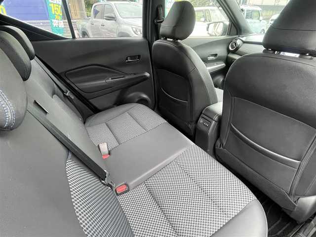 日産 キックス X 熊本県 2020(令2)年 6.4万km ピュアブラック ワンオーナー/純正ナビ（MM319D-L）/【フルセグTV/Bluetooth/CD/DVD/USB】/アラウンドビューモニター/デジタルインナーミラー/プロパイロットパーキングサポート/追従クルーズコントロール/衝突軽減システム/エマージェンシーブレーキ/コーナーセンサー/車線逸脱警報システム/ブレーキホールド/シートヒーター/ハンドルヒーター/ウィンカーミラー/オートライトLED/オートマチックハイビーム/フォグランプ/ステアリングスイッチ/ハーフレザーシート黒/革巻きステアリング/ドライブレコーダー/ETC/スマートキー/プッシュスタート/純正フロアマット/横滑り防止装置/盗難防止装置/保証書/取扱説明書