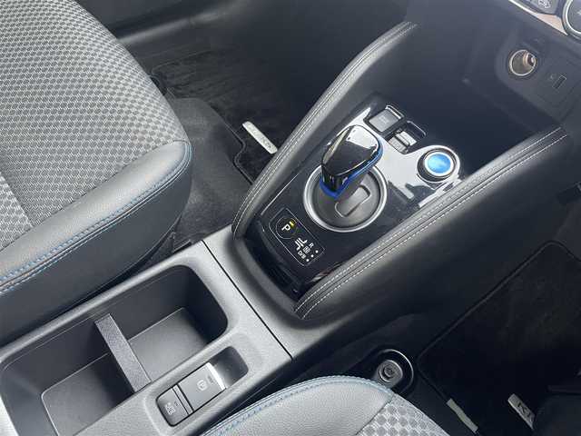 日産 キックス X 熊本県 2020(令2)年 6.4万km ピュアブラック ワンオーナー/純正ナビ（MM319D-L）/【フルセグTV/Bluetooth/CD/DVD/USB】/アラウンドビューモニター/デジタルインナーミラー/プロパイロットパーキングサポート/追従クルーズコントロール/衝突軽減システム/エマージェンシーブレーキ/コーナーセンサー/車線逸脱警報システム/ブレーキホールド/シートヒーター/ハンドルヒーター/ウィンカーミラー/オートライトLED/オートマチックハイビーム/フォグランプ/ステアリングスイッチ/ハーフレザーシート黒/革巻きステアリング/ドライブレコーダー/ETC/スマートキー/プッシュスタート/純正フロアマット/横滑り防止装置/盗難防止装置/保証書/取扱説明書