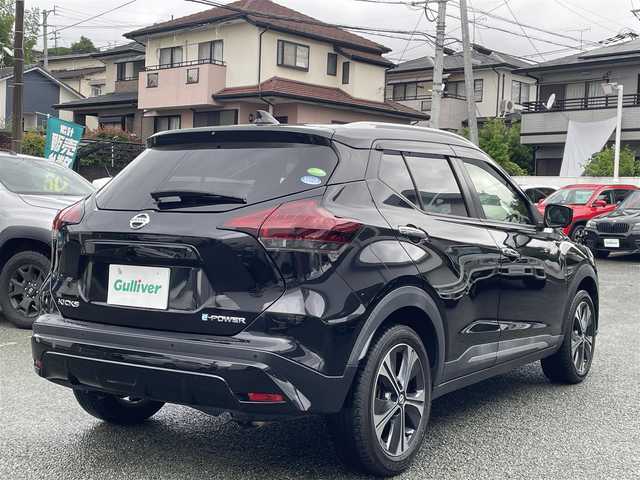 日産 キックス X 熊本県 2020(令2)年 6.4万km ピュアブラック ワンオーナー/純正ナビ（MM319D-L）/【フルセグTV/Bluetooth/CD/DVD/USB】/アラウンドビューモニター/デジタルインナーミラー/プロパイロットパーキングサポート/追従クルーズコントロール/衝突軽減システム/エマージェンシーブレーキ/コーナーセンサー/車線逸脱警報システム/ブレーキホールド/シートヒーター/ハンドルヒーター/ウィンカーミラー/オートライトLED/オートマチックハイビーム/フォグランプ/ステアリングスイッチ/ハーフレザーシート黒/革巻きステアリング/ドライブレコーダー/ETC/スマートキー/プッシュスタート/純正フロアマット/横滑り防止装置/盗難防止装置/保証書/取扱説明書