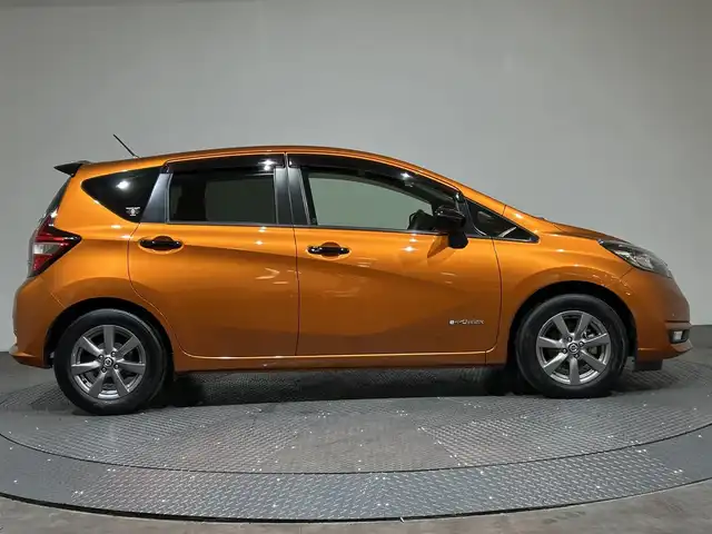 日産 ノート e－パワー メダリスト Bアロー 愛媛県 2019(平31)年 3.4万km プレミアムコロナオレンジ/スーパーブラック 2トーン 社外メモリナビ/(Bluetooth/フルセグ)/バックカメラ/クルーズコントロール/衝突被害軽減ブレーキ/前後コーナーセンサー/レーンキープアシスト/ETC/オートマチックハイビーム/オートライト/ドアバイザー/ドライブモード