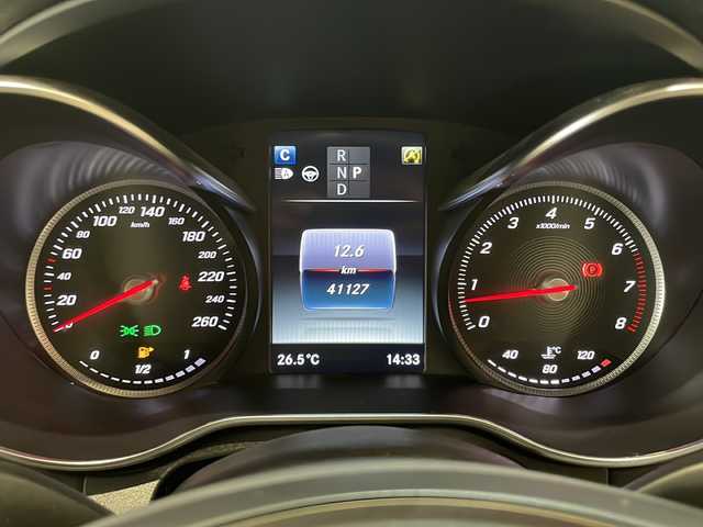 メルセデス・ベンツ Ｃ２００ 4マチックアバンギャルド 新潟県 2017(平29)年 4.2万km イリジウムシルバー オプション/レザーエクスクルーシブパッケージ/-本革シート/-エアバランスパッケージ/-メモリ付きパワーシート(助手席)/-電動ランバーサポート(助手席)/-フットトランクオープナー/-自動開閉トランクリッド/-ヘッドアップディスプレイ/-パークトロニック/-アクティブパーキングアシスト/-シートヒーター(前席)/-17インチアルミホイール/-プライバシーガラス/レーダーセーフティパッケージ/-BASプラス/-リアCPA/-PRE SAFE ブレーキ/-アクティブレーンキーピングアシスト/-アクティブブラインドスポットアシスト/-ディストロニックプラス/-チャイルドセーフティシートセンサー/主要装備/純正HDDナビ/(CD/DVD/Bluetooth/USB/フルセグTV)/バックカメラ/ETC/パドルシフト/キーレスゴー/電動パーキングブレーキ/LEDヘッドライト