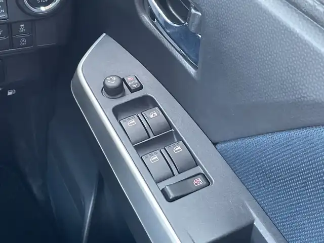 トヨタ ルーミー カスタムG 千葉県 2022(令4)年 5.3万km パールホワイトⅢ 純正メモリナビ/(BT/CD/DVD/フルセグTV)/全周囲カメラ/ドライブレコーダー/衝突被害軽減システム/車線逸脱警報/クルーズコントロール/禁煙車/踏み間違え防止装置/両側パワースライドドア/横滑り防止装置/ETC2.0/アイドリングストップ/LEDヘッドライト/フォグランプ/オートライト/ウィンカーミラー/電動格納ミラー/純正14インチAW/シートリフター/プッシュスタート/スマートキー/フロアマット/ドアバイザー/スペアキー/取扱説明書/保証書