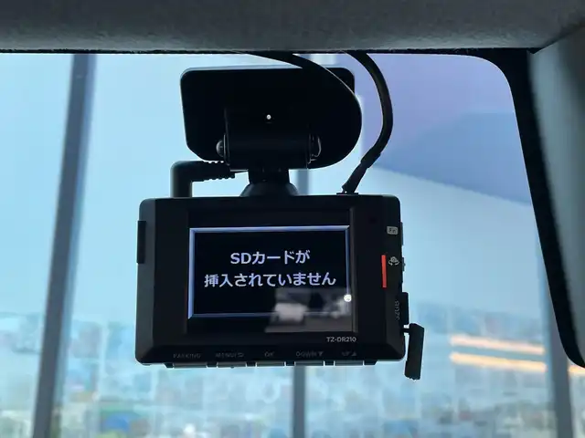 トヨタ ルーミー カスタムG 千葉県 2022(令4)年 5.3万km パールホワイトⅢ 純正メモリナビ/(BT/CD/DVD/フルセグTV)/全周囲カメラ/ドライブレコーダー/衝突被害軽減システム/車線逸脱警報/クルーズコントロール/禁煙車/踏み間違え防止装置/両側パワースライドドア/横滑り防止装置/ETC2.0/アイドリングストップ/LEDヘッドライト/フォグランプ/オートライト/ウィンカーミラー/電動格納ミラー/純正14インチAW/シートリフター/プッシュスタート/スマートキー/フロアマット/ドアバイザー/スペアキー/取扱説明書/保証書