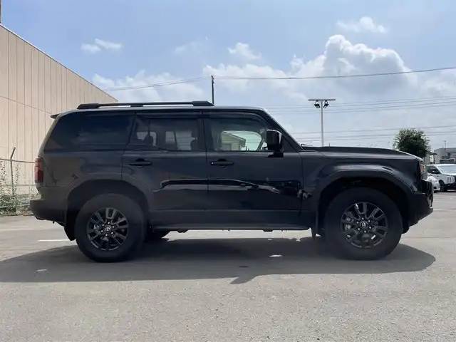 トヨタ ランドクルーザー ２５０ VX 東京都 2024(令6)年 0.4万km ブラック ワンオーナー/Grgo ZVII　カーセキュリティ/4WD/サンルーフ/純正ディスプレイオーディオ/フルセグTV/Bluetooth/HDMI/ETC2.0/純正フロアマット/純正ドアバイザー/全周囲カメラ/デジタルインナーミラー/トヨタチームメイト/プリクラッシュセーフティ/クリアランスソナー/レーンキープアシスト/ブラインドスポットモニター/レーダークルーズコントロール/運転席パワーシート/シートヒーター／エアシート/プッシュスタート/スマートキー/ルーフキャリア