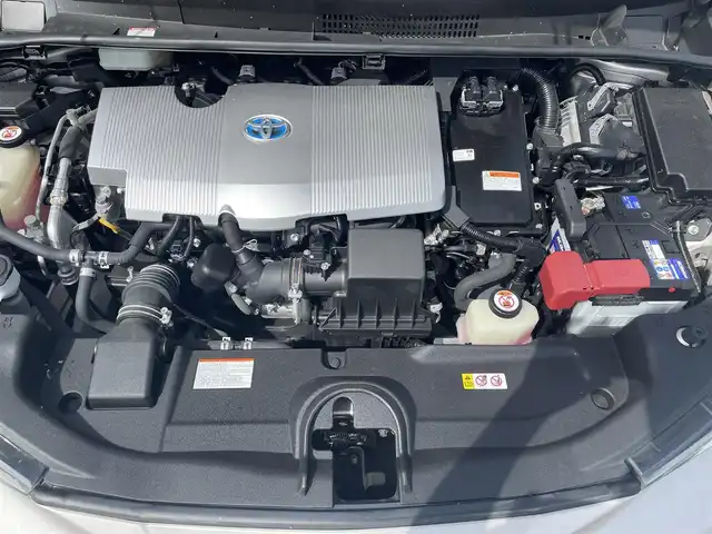 トヨタ プリウス Sセーフティプラス ツートーン 滋賀県 2018(平30)年 2.2万km ピンクⅡ 純正9インチナビ【NSZT-Y687】/（FM/AM/CD/DVD/フルセグ/Bluetooth/SD）/バックカメラ/ビルトインETC2.0/ドライブレコーダー/テレビキャンセラー/トヨタセーフティセンス/・ブレーキアシスト/・プリクラッシュブレーキアシスト/・ヒルスタート（坂道発進）アシスト/・前方衝突防止支援システム/・後側方衝突防止支援システム	/・TCS（トラクションコントロールシステム）/・VDC（ビークルダイナミクスコントロール）/・レーンキープアシスト/・車間自動制御システム/・ASCD（オートスピードコントロール装置）/・ABS（アンチロックブレーキシステム）/・インテリジェントパーキングアシスト/・コーナー・バックセンサー（ソナー）/追従型クルーズコントロール/電動格納ミラー/革巻きステアリング/ステアリングスイッチ/オートライト/オートハイビーム/LEDヘッドライト/フロントフォグ/フルオートエアコン/プッシュスタート/スマートキー/純正フロアマット/純正ドアバイザー