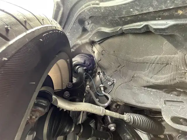 トヨタ プリウス Sセーフティプラス ツートーン 滋賀県 2018(平30)年 2.2万km ピンクⅡ 純正9インチナビ【NSZT-Y687】/（FM/AM/CD/DVD/フルセグ/Bluetooth/SD）/バックカメラ/ビルトインETC2.0/ドライブレコーダー/テレビキャンセラー/トヨタセーフティセンス/・ブレーキアシスト/・プリクラッシュブレーキアシスト/・ヒルスタート（坂道発進）アシスト/・前方衝突防止支援システム/・後側方衝突防止支援システム	/・TCS（トラクションコントロールシステム）/・VDC（ビークルダイナミクスコントロール）/・レーンキープアシスト/・車間自動制御システム/・ASCD（オートスピードコントロール装置）/・ABS（アンチロックブレーキシステム）/・インテリジェントパーキングアシスト/・コーナー・バックセンサー（ソナー）/追従型クルーズコントロール/電動格納ミラー/革巻きステアリング/ステアリングスイッチ/オートライト/オートハイビーム/LEDヘッドライト/フロントフォグ/フルオートエアコン/プッシュスタート/スマートキー/純正フロアマット/純正ドアバイザー