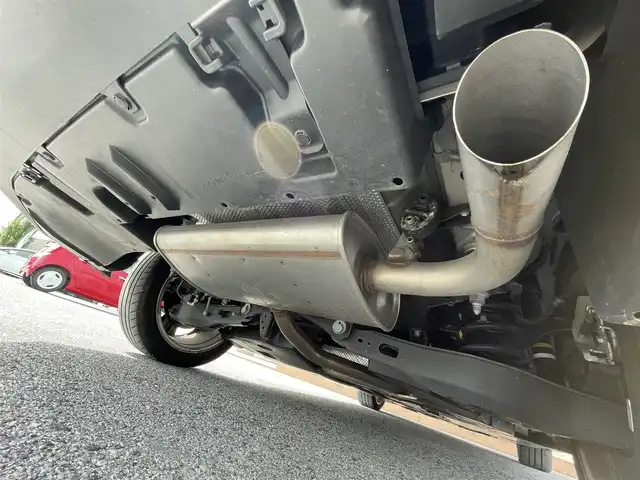 トヨタ プリウス Sセーフティプラス ツートーン 滋賀県 2018(平30)年 2.2万km ピンクⅡ 純正9インチナビ【NSZT-Y687】/（FM/AM/CD/DVD/フルセグ/Bluetooth/SD）/バックカメラ/ビルトインETC2.0/ドライブレコーダー/テレビキャンセラー/トヨタセーフティセンス/・ブレーキアシスト/・プリクラッシュブレーキアシスト/・ヒルスタート（坂道発進）アシスト/・前方衝突防止支援システム/・後側方衝突防止支援システム	/・TCS（トラクションコントロールシステム）/・VDC（ビークルダイナミクスコントロール）/・レーンキープアシスト/・車間自動制御システム/・ASCD（オートスピードコントロール装置）/・ABS（アンチロックブレーキシステム）/・インテリジェントパーキングアシスト/・コーナー・バックセンサー（ソナー）/追従型クルーズコントロール/電動格納ミラー/革巻きステアリング/ステアリングスイッチ/オートライト/オートハイビーム/LEDヘッドライト/フロントフォグ/フルオートエアコン/プッシュスタート/スマートキー/純正フロアマット/純正ドアバイザー