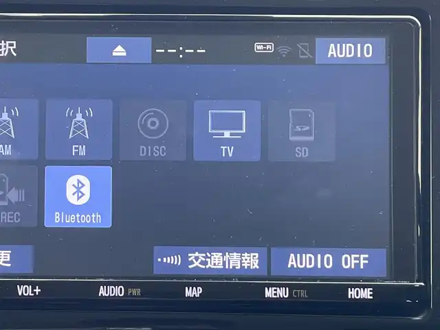 トヨタ プリウス Sセーフティプラス ツートーン 滋賀県 2018(平30)年 2.2万km ピンクⅡ 純正9インチナビ【NSZT-Y687】/（FM/AM/CD/DVD/フルセグ/Bluetooth/SD）/バックカメラ/ビルトインETC2.0/ドライブレコーダー/テレビキャンセラー/トヨタセーフティセンス/・ブレーキアシスト/・プリクラッシュブレーキアシスト/・ヒルスタート（坂道発進）アシスト/・前方衝突防止支援システム/・後側方衝突防止支援システム	/・TCS（トラクションコントロールシステム）/・VDC（ビークルダイナミクスコントロール）/・レーンキープアシスト/・車間自動制御システム/・ASCD（オートスピードコントロール装置）/・ABS（アンチロックブレーキシステム）/・インテリジェントパーキングアシスト/・コーナー・バックセンサー（ソナー）/追従型クルーズコントロール/電動格納ミラー/革巻きステアリング/ステアリングスイッチ/オートライト/オートハイビーム/LEDヘッドライト/フロントフォグ/フルオートエアコン/プッシュスタート/スマートキー/純正フロアマット/純正ドアバイザー
