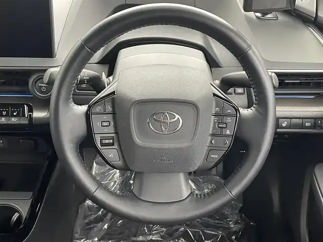 トヨタ プリウス Z 埼玉県 2023(令5)年 4.3万km プラチナホワイトパールマイカ サンルーフ　純正12.3型ナビ 全方位カメラ シートヒーター BSM LEDヘッドライト　ETC２．０　追従走行　パーキングアシスト　Bluetooth　スマートルームミラー　電動リアゲート