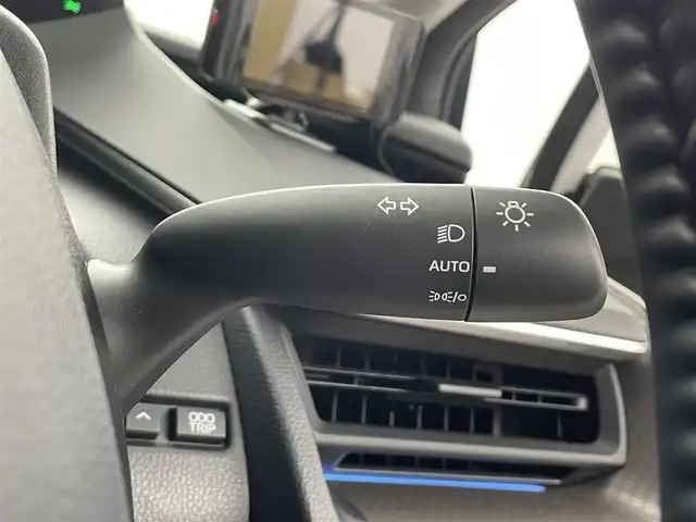 トヨタ プリウス Z 埼玉県 2023(令5)年 4.3万km プラチナホワイトパールマイカ サンルーフ　純正12.3型ナビ 全方位カメラ シートヒーター BSM LEDヘッドライト　ETC２．０　追従走行　パーキングアシスト　Bluetooth　スマートルームミラー　電動リアゲート