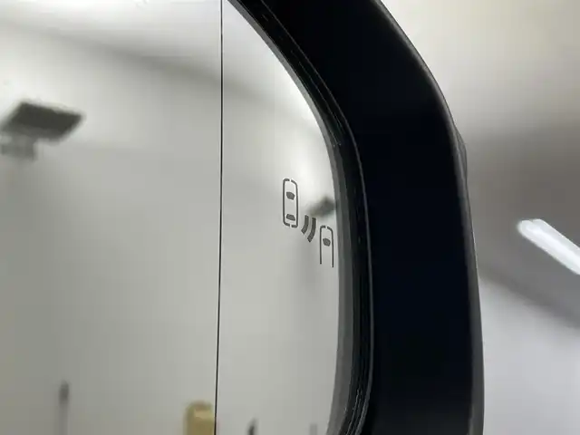 トヨタ プリウス Z 埼玉県 2023(令5)年 4.3万km プラチナホワイトパールマイカ サンルーフ　純正12.3型ナビ 全方位カメラ シートヒーター BSM LEDヘッドライト　ETC２．０　追従走行　パーキングアシスト　Bluetooth　スマートルームミラー　電動リアゲート