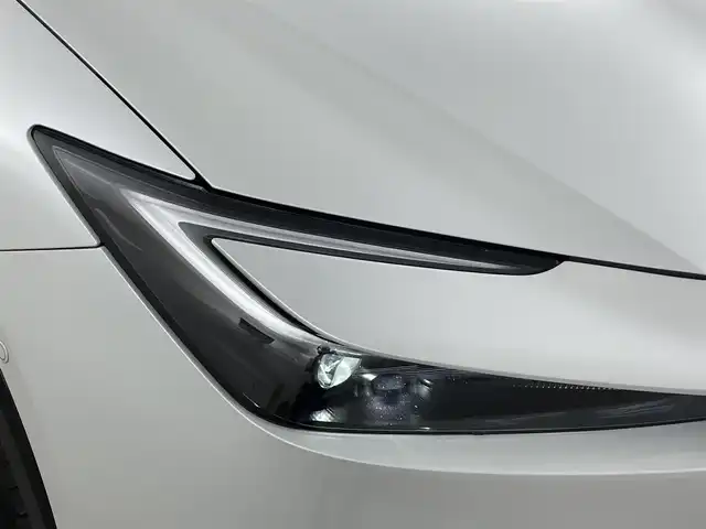 トヨタ プリウス Z 埼玉県 2023(令5)年 4.3万km プラチナホワイトパールマイカ サンルーフ　純正12.3型ナビ 全方位カメラ シートヒーター BSM LEDヘッドライト　ETC２．０　追従走行　パーキングアシスト　Bluetooth　スマートルームミラー　電動リアゲート