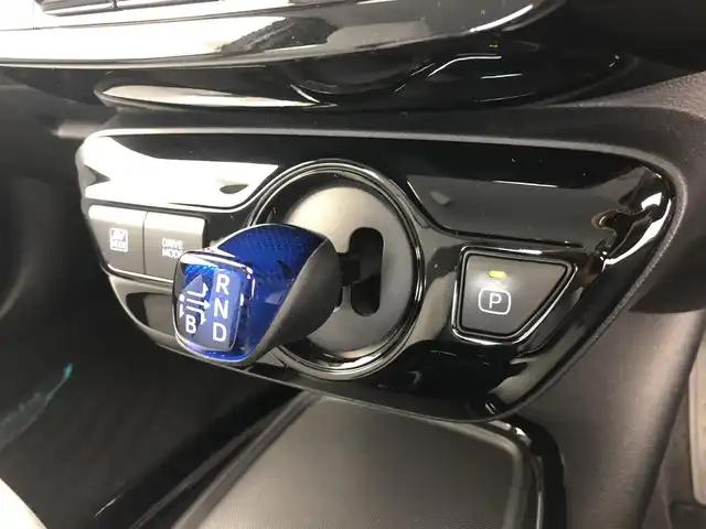 トヨタ プリウス A プレミアム　ツーリングセレ 愛知県 2021(令3)年 2.5万km ブルーM トヨタセーフティーセンス/純正SDナビ/・フルセグTV/・Bluetooth/バックカメラ/レーダークルーズコントロール/パドルシフト/革巻きステアリング/ステアリングリモコン/革シート/フォグランプ/LEDライト/ブラインドスポットモニター/自動防眩ミラー/クリアランスソナー/純正ドライブレコーダー/トノカバー/レザーシート/エアシート/シートヒーター　/純正AW/HUD