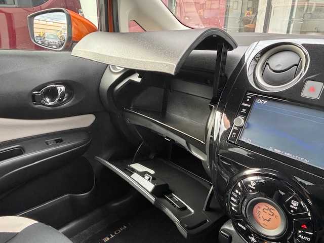 日産 ノート e－パワー X 宮城県 2018(平30)年 4.2万km プレミアムコロナオレンジ 登録時走行距離41647km/純正SDナビ/Bluetooth・フルセグTV・AM・FM・CD/アラウンドビューモニター/エマージェンシーブレーキ/レーンキープアシスト/横滑り防止装置/ヘッドライトイベライザー/コーナーセンサー（前後）/オートライト/社外ETC/社外ドライブレコーダー/クリアランスソナー/プッシュスタート/スマートキー/ステアリングリモコン/純正LEDヘッドライト/ウインカーミラー/電動格納ミラー/ドアバイザー/純正フロアマット