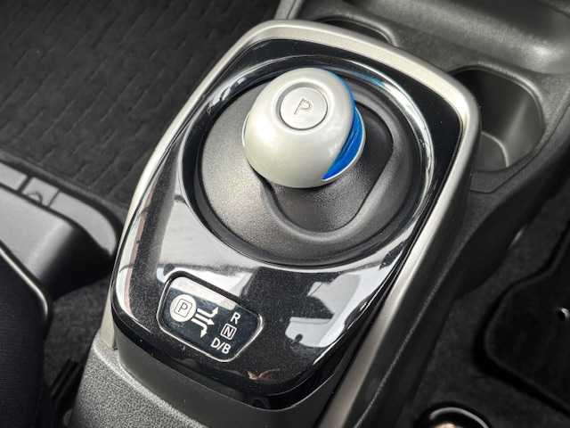 日産 ノート e－パワー X 宮城県 2018(平30)年 4.2万km プレミアムコロナオレンジ 登録時走行距離41647km/純正SDナビ/Bluetooth・フルセグTV・AM・FM・CD/アラウンドビューモニター/エマージェンシーブレーキ/レーンキープアシスト/横滑り防止装置/ヘッドライトイベライザー/コーナーセンサー（前後）/オートライト/社外ETC/社外ドライブレコーダー/クリアランスソナー/プッシュスタート/スマートキー/ステアリングリモコン/純正LEDヘッドライト/ウインカーミラー/電動格納ミラー/ドアバイザー/純正フロアマット