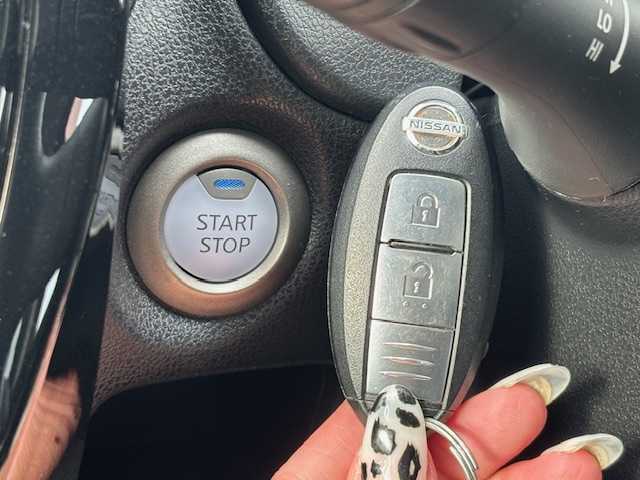 日産 ノート e－パワー X 宮城県 2018(平30)年 4.2万km プレミアムコロナオレンジ 登録時走行距離41647km/純正SDナビ/Bluetooth・フルセグTV・AM・FM・CD/アラウンドビューモニター/エマージェンシーブレーキ/レーンキープアシスト/横滑り防止装置/ヘッドライトイベライザー/コーナーセンサー（前後）/オートライト/社外ETC/社外ドライブレコーダー/クリアランスソナー/プッシュスタート/スマートキー/ステアリングリモコン/純正LEDヘッドライト/ウインカーミラー/電動格納ミラー/ドアバイザー/純正フロアマット