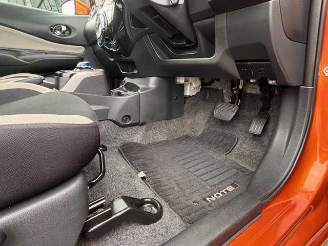 日産 ノート e－パワー X 宮城県 2018(平30)年 4.2万km プレミアムコロナオレンジ 登録時走行距離41647km/純正SDナビ/Bluetooth・フルセグTV・AM・FM・CD/アラウンドビューモニター/エマージェンシーブレーキ/レーンキープアシスト/横滑り防止装置/ヘッドライトイベライザー/コーナーセンサー（前後）/オートライト/社外ETC/社外ドライブレコーダー/クリアランスソナー/プッシュスタート/スマートキー/ステアリングリモコン/純正LEDヘッドライト/ウインカーミラー/電動格納ミラー/ドアバイザー/純正フロアマット