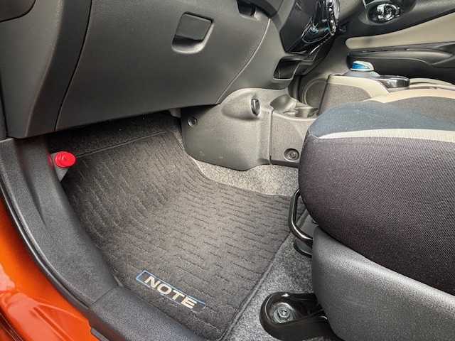 日産 ノート e－パワー X 宮城県 2018(平30)年 4.2万km プレミアムコロナオレンジ 登録時走行距離41647km/純正SDナビ/Bluetooth・フルセグTV・AM・FM・CD/アラウンドビューモニター/エマージェンシーブレーキ/レーンキープアシスト/横滑り防止装置/ヘッドライトイベライザー/コーナーセンサー（前後）/オートライト/社外ETC/社外ドライブレコーダー/クリアランスソナー/プッシュスタート/スマートキー/ステアリングリモコン/純正LEDヘッドライト/ウインカーミラー/電動格納ミラー/ドアバイザー/純正フロアマット
