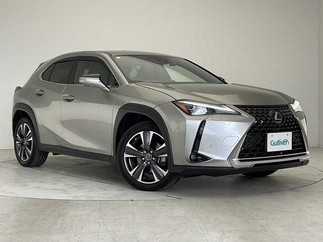 レクサス ＵＸ 250h バージョンL 愛知県 2023(令5)年 2万km ソニックチタニウム 衝突軽減システム/純正12.3型ディズプレイオーディオ/三眼LEDヘッドライト/全方位カメラ/本革シート/レーダークルーズコントロール/シートヒーター/エアシート/フルセグ/CD/Bluetooth/バックカメラ/電動リアゲート/パワーシート/ヘッドアップディスプレイ/コーナーセンサー/ETC/ブラインドスポットモニター/パドルシフト/ステアリングヒーター/オートマチックハイビーム/ドライブレコーダー/ステアリングスイッチ/スマートキー/プッシュスタート