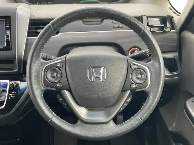 ホンダ フリード ハイブリット G ホンダセンシング 滋賀県 2018(平30)年 2.2万km ルナシルバーM ワンオーナー/ホンダセンシング/・先行車発進お知らせ/・標識認識機能/・レーンキープアシスト/・路外逸脱抑制機能/純正ナビ/・Bluetooth/・フルセグ/・CD/DVD/バックカメラ/純正フリップダウンモニター/ステアリングリモコン/前方ドライブレコーダー/ETC/両側パワースライドドア/アダプティブクルーズコントロール/LEDヘッドライト/シートリフター/電動格納ミラー/プッシュスタート/スマートキー