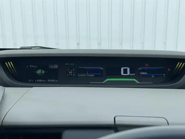 ホンダ フリード ハイブリット G ホンダセンシング 滋賀県 2018(平30)年 2.2万km ルナシルバーM ワンオーナー/ホンダセンシング/・先行車発進お知らせ/・標識認識機能/・レーンキープアシスト/・路外逸脱抑制機能/純正ナビ/・Bluetooth/・フルセグ/・CD/DVD/バックカメラ/純正フリップダウンモニター/ステアリングリモコン/前方ドライブレコーダー/ETC/両側パワースライドドア/アダプティブクルーズコントロール/LEDヘッドライト/シートリフター/電動格納ミラー/プッシュスタート/スマートキー
