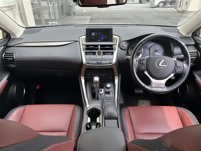 レクサス ＮＸ 200t Iパッケージ 大阪府 2016(平28)年 2.9万km マーキュリーグレーマイカ ワンオーナー/純正SDナビ/（Bluetooth/TV/CD/DVD/Blu-ray）/４WD/全方位カメラ/クルーズコントロール/ブラインドスポットモニター/前後コーナーセンサー/盗難防止装置/アイドリングストップ/全方位ドライブレコーダー/前席パワーシート/運転席メモリーシート/電動リアゲート/レザーシート（ワイン色）/前席シートヒーター/純正ETC（ビルトイン）/純正17インチAW/プッシュスタート/取扱説明書/保証書/スマートキー×3