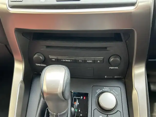 レクサス ＮＸ 200t Iパッケージ 大阪府 2016(平28)年 2.9万km マーキュリーグレーマイカ ワンオーナー/純正SDナビ/（Bluetooth/TV/CD/DVD/Blu-ray）/４WD/全方位カメラ/クルーズコントロール/ブラインドスポットモニター/前後コーナーセンサー/盗難防止装置/アイドリングストップ/全方位ドライブレコーダー/前席パワーシート/運転席メモリーシート/電動リアゲート/レザーシート（ワイン色）/前席シートヒーター/純正ETC（ビルトイン）/純正17インチAW/プッシュスタート/取扱説明書/保証書/スマートキー×3