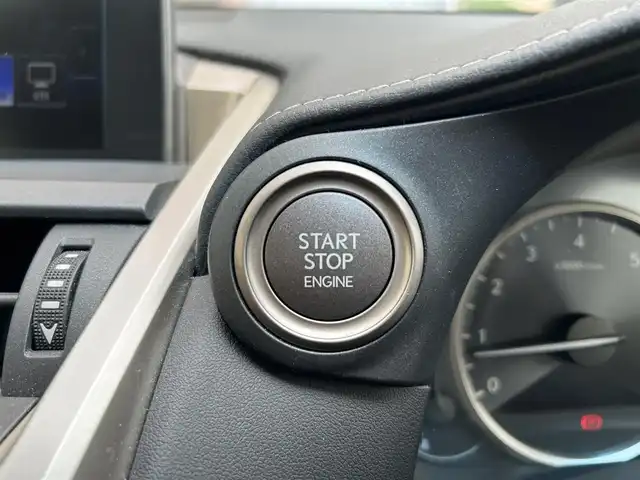 レクサス ＮＸ 200t Iパッケージ 大阪府 2016(平28)年 2.9万km マーキュリーグレーマイカ ワンオーナー/純正SDナビ/（Bluetooth/TV/CD/DVD/Blu-ray）/４WD/全方位カメラ/クルーズコントロール/ブラインドスポットモニター/前後コーナーセンサー/盗難防止装置/アイドリングストップ/全方位ドライブレコーダー/前席パワーシート/運転席メモリーシート/電動リアゲート/レザーシート（ワイン色）/前席シートヒーター/純正ETC（ビルトイン）/純正17インチAW/プッシュスタート/取扱説明書/保証書/スマートキー×3