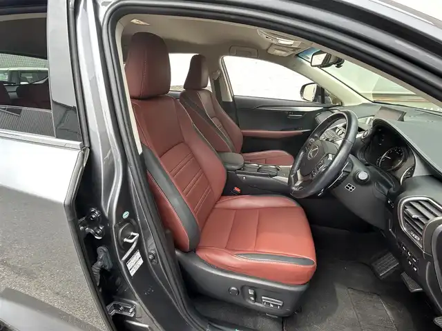 レクサス ＮＸ 200t Iパッケージ 大阪府 2016(平28)年 2.9万km マーキュリーグレーマイカ ワンオーナー/純正SDナビ/（Bluetooth/TV/CD/DVD/Blu-ray）/４WD/全方位カメラ/クルーズコントロール/ブラインドスポットモニター/前後コーナーセンサー/盗難防止装置/アイドリングストップ/全方位ドライブレコーダー/前席パワーシート/運転席メモリーシート/電動リアゲート/レザーシート（ワイン色）/前席シートヒーター/純正ETC（ビルトイン）/純正17インチAW/プッシュスタート/取扱説明書/保証書/スマートキー×3