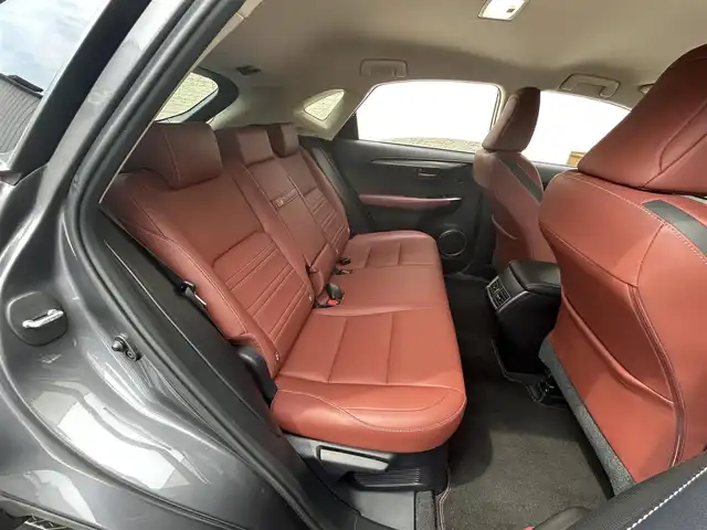 レクサス ＮＸ 200t Iパッケージ 大阪府 2016(平28)年 2.9万km マーキュリーグレーマイカ ワンオーナー/純正SDナビ/（Bluetooth/TV/CD/DVD/Blu-ray）/４WD/全方位カメラ/クルーズコントロール/ブラインドスポットモニター/前後コーナーセンサー/盗難防止装置/アイドリングストップ/全方位ドライブレコーダー/前席パワーシート/運転席メモリーシート/電動リアゲート/レザーシート（ワイン色）/前席シートヒーター/純正ETC（ビルトイン）/純正17インチAW/プッシュスタート/取扱説明書/保証書/スマートキー×3