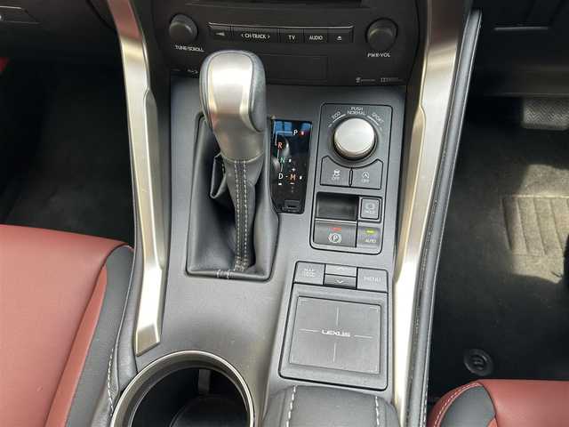 レクサス ＮＸ 200t Iパッケージ 大阪府 2016(平28)年 2.9万km マーキュリーグレーマイカ ワンオーナー/純正SDナビ/（Bluetooth/TV/CD/DVD/Blu-ray）/全方位カメラ/クルーズコントロール/ブラインドスポットモニター/前後コーナーセンサー/盗難防止装置/アイドリングストップ/全方位ドライブレコーダー/前席パワーシート/運転席メモリーシート/電動リアゲート/レザーシート（ワイン色）/前席シートヒーター/純正ETC（ビルトイン）/純正17インチAW/プッシュスタート/取扱説明書/保証書/スマートキー×3