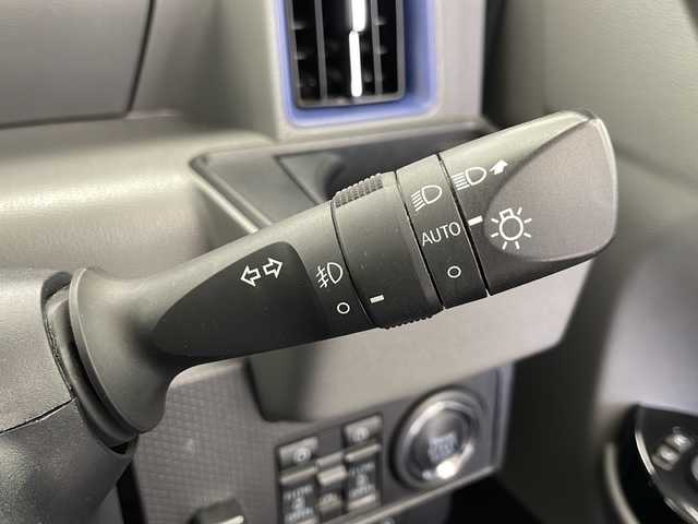 ダイハツ タント カスタム RS 千葉県 2019(令1)年 7.4万km ブライトシルバーメタリック 福祉車両/純正ナビ/AM/FM/CD/DVD/SD/USB/BT/フルセグTV/バックカメラ/追従式クルーズコントロール/衝突被害軽減ブレーキ/レーンキープアシスト/誤発進抑止装置/両側パワースライドドア/シートヒーター/コーナーセンサー/ステアリングスイッチ/アイドリングストップ