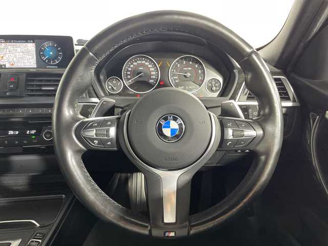 ＢＭＷ ３２０ｉ ツーリング Mスポーツ 神奈川県 2018(平30)年 4.7万km エストリル・ブルー BMWコネクティッドナビゲーション/AM FM HDD　Bluetooth　CD/バックカメラ/SOSコール/パワーバックドア/ルーフレール/アクティブクルーズコントロール/レーンチェンジウォーニング/レーンディパチャウォーニング/インテリジェントセーフティ/前席パワーシート/運転席メモリーシート/前席シートヒーター/革巻きステアリング/パドルシフト/アイドリングストップ/社外前後ドライブレコーダー/社外GPSレーダー/ルームミラーETC/プッシュスタート/スマートキー/LEDヘッドライト/オートライト/フロントフォグランプ