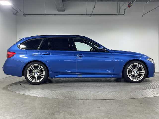 ＢＭＷ ３２０ｉ ツーリング Mスポーツ 神奈川県 2018(平30)年 4.7万km エストリル・ブルー BMWコネクティッドナビゲーション/AM FM HDD　Bluetooth　CD/バックカメラ/SOSコール/パワーバックドア/ルーフレール/アクティブクルーズコントロール/レーンチェンジウォーニング/レーンディパチャウォーニング/インテリジェントセーフティ/前席パワーシート/運転席メモリーシート/前席シートヒーター/革巻きステアリング/パドルシフト/アイドリングストップ/社外前後ドライブレコーダー/社外GPSレーダー/ルームミラーETC/プッシュスタート/スマートキー/LEDヘッドライト/オートライト/フロントフォグランプ