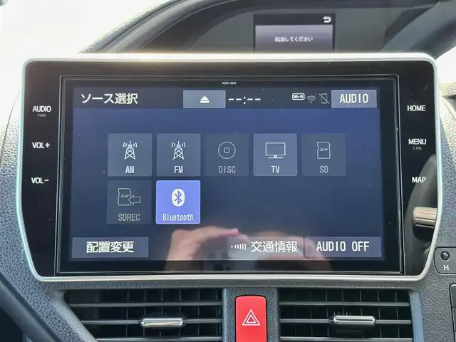 トヨタ エスクァイア ハイブリッド Gi プレミアムパッケージ ブラックテーラード 宮城県 2020(令2)年 7.2万km スパークリングブラックパールクリスタルシャイン TRDエアロ（F/S/R）/セーフティセンス/・プリクラッシュセーフティ/・レーンディパーチャーアラート/・オートマチックハイビーム/・先行車発進告知機能/パーキングサポートブレーキ/クリアランスソナー/純正10インチナビ（NSZN-Z68T）/・CD/DVD/・Bluetooth/・フルセグTV/バックカメラ/ビルトインETC2.0/ドライブレコーダー/両側パワースライドドア/ハーフレザーシート/シートヒーター/ステアリングヒーター/ウッドコンビステアリング/クルーズコントロール/ステアリングスイッチ/LEDヘッドランプ/フォグランプ/オートライト/スマートキー＆プッシュスタート/電動格納ミラー/純正15インチAW/純正フロアマット/純正ドアバイザー/Wエアバッグ