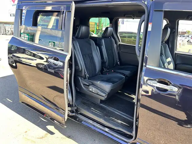 トヨタ エスクァイア ハイブリッド Gi プレミアムパッケージ ブラックテーラード 宮城県 2020(令2)年 7.2万km スパークリングブラックパールクリスタルシャイン TRDエアロ（F/S/R）/セーフティセンス/・プリクラッシュセーフティ/・レーンディパーチャーアラート/・オートマチックハイビーム/・先行車発進告知機能/パーキングサポートブレーキ/クリアランスソナー/純正10インチナビ（NSZN-Z68T）/・CD/DVD/・Bluetooth/・フルセグTV/バックカメラ/ビルトインETC2.0/ドライブレコーダー/両側パワースライドドア/ハーフレザーシート/シートヒーター/ステアリングヒーター/ウッドコンビステアリング/クルーズコントロール/ステアリングスイッチ/LEDヘッドランプ/フォグランプ/オートライト/スマートキー＆プッシュスタート/電動格納ミラー/純正15インチAW/純正フロアマット/純正ドアバイザー/Wエアバッグ