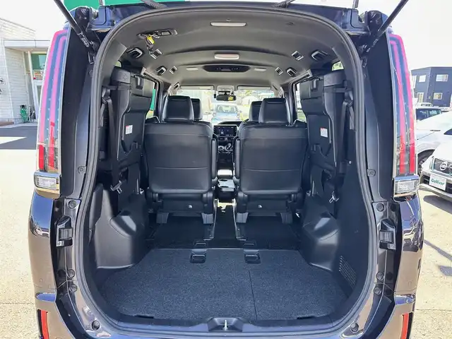 トヨタ エスクァイア ハイブリッド Gi プレミアムパッケージ ブラックテーラード 宮城県 2020(令2)年 7.2万km スパークリングブラックパールクリスタルシャイン TRDエアロ（F/S/R）/セーフティセンス/・プリクラッシュセーフティ/・レーンディパーチャーアラート/・オートマチックハイビーム/・先行車発進告知機能/パーキングサポートブレーキ/クリアランスソナー/純正10インチナビ（NSZN-Z68T）/・CD/DVD/・Bluetooth/・フルセグTV/バックカメラ/ビルトインETC2.0/ドライブレコーダー/両側パワースライドドア/ハーフレザーシート/シートヒーター/ステアリングヒーター/ウッドコンビステアリング/クルーズコントロール/ステアリングスイッチ/LEDヘッドランプ/フォグランプ/オートライト/スマートキー＆プッシュスタート/電動格納ミラー/純正15インチAW/純正フロアマット/純正ドアバイザー/Wエアバッグ