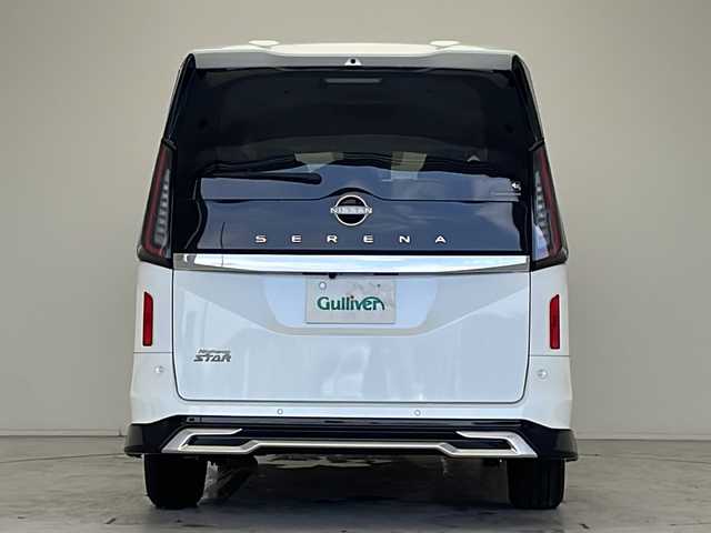 日産 セレナ ハイウェイスター V 愛知県 2023(令5)年 0.9万km プリズムホワイト プロパイロット/衝突被害軽減ブレーキ/純正12.4インチディスプレイオーディオ（ナビあり）/フリップダウンモニター/社外エアロパーツ/全方位カメラ/両側パワースライドドア/クルーズコントロール/フルセグTV/Bluetooth/バックカメラ/コーナーセンサー/純正アルミホイール/ETC2.0/ブラインドスポットモニター/LEDヘッドライト/パドルシフト/リアオートエアコン/オートマチックハイビーム/置くだけ充電器/ステアリングスイッチ/スマートキー/プッシュスタート