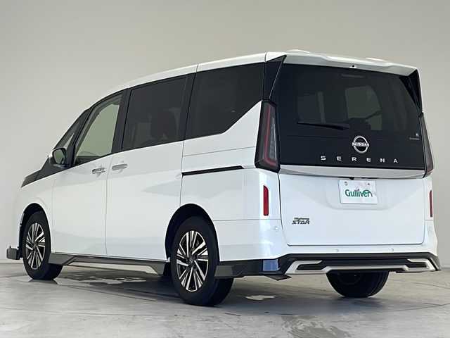 日産 セレナ ハイウェイスター V 愛知県 2023(令5)年 0.9万km プリズムホワイト プロパイロット/衝突被害軽減ブレーキ/純正12.4インチディスプレイオーディオ（ナビあり）/フリップダウンモニター/社外エアロパーツ/全方位カメラ/両側パワースライドドア/クルーズコントロール/フルセグTV/Bluetooth/バックカメラ/コーナーセンサー/純正アルミホイール/ETC2.0/ブラインドスポットモニター/LEDヘッドライト/パドルシフト/リアオートエアコン/オートマチックハイビーム/置くだけ充電器/ステアリングスイッチ/スマートキー/プッシュスタート