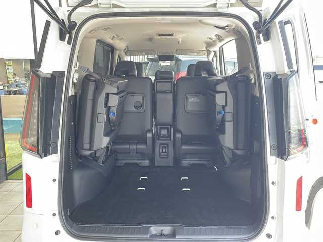 日産 セレナ ハイウェイスター V 愛知県 2023(令5)年 0.9万km プリズムホワイト プロパイロット/衝突被害軽減ブレーキ/純正12.4インチディスプレイオーディオ（ナビあり）/フリップダウンモニター/社外エアロパーツ/全方位カメラ/両側パワースライドドア/クルーズコントロール/フルセグTV/Bluetooth/バックカメラ/コーナーセンサー/純正アルミホイール/ETC2.0/ブラインドスポットモニター/LEDヘッドライト/パドルシフト/リアオートエアコン/オートマチックハイビーム/置くだけ充電器/ステアリングスイッチ/スマートキー/プッシュスタート