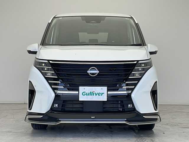 日産 セレナ ハイウェイスター V 愛知県 2023(令5)年 0.9万km プリズムホワイト プロパイロット/衝突被害軽減ブレーキ/純正12.4インチディスプレイオーディオ（ナビあり）/フリップダウンモニター/社外エアロパーツ/全方位カメラ/両側パワースライドドア/クルーズコントロール/フルセグTV/Bluetooth/バックカメラ/コーナーセンサー/純正アルミホイール/ETC2.0/ブラインドスポットモニター/LEDヘッドライト/パドルシフト/リアオートエアコン/オートマチックハイビーム/置くだけ充電器/ステアリングスイッチ/スマートキー/プッシュスタート