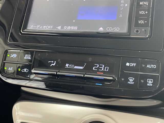 トヨタ プリウス S 沖縄県 2016(平28)年 1.8万km ホワイトパールクリスタルシャイン 禁煙車/純正７インチナビ/バックカメラ/地デジ/Ｂｌｕｅｔｏｏｔｈ/ＣＤ再生/プッシュスタート/スマートキー×２/ステアリングスイッチ/オートライト/ＬＥＤヘッドライト/ＬＥＤフォグランプ