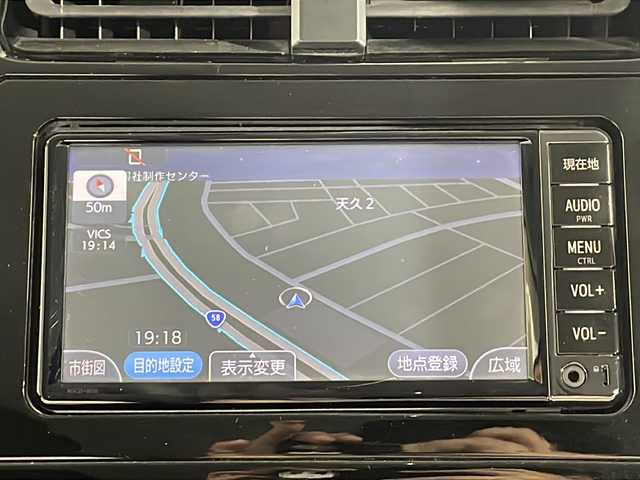 トヨタ プリウス S 沖縄県 2016(平28)年 1.8万km ホワイトパールクリスタルシャイン 禁煙車/純正７インチナビ/バックカメラ/地デジ/Ｂｌｕｅｔｏｏｔｈ/ＣＤ再生/プッシュスタート/スマートキー×２/ステアリングスイッチ/オートライト/ＬＥＤヘッドライト/ＬＥＤフォグランプ